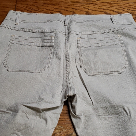 Khaki Capri, size 18/19 - Picture 5 of 6